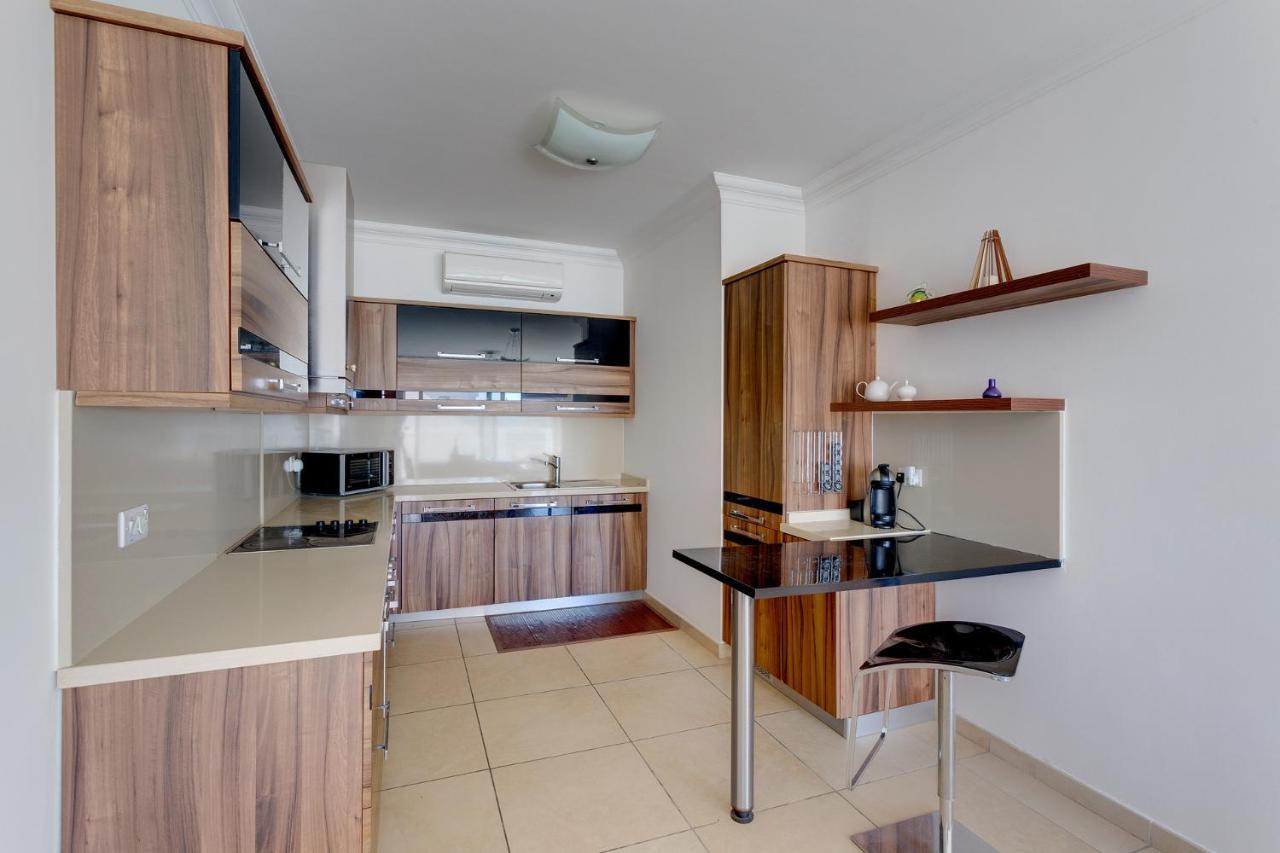Apartment With Pool Слима Экстерьер фото