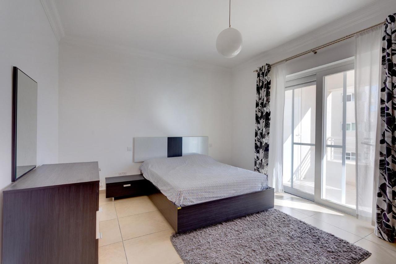 Apartment With Pool Слима Экстерьер фото